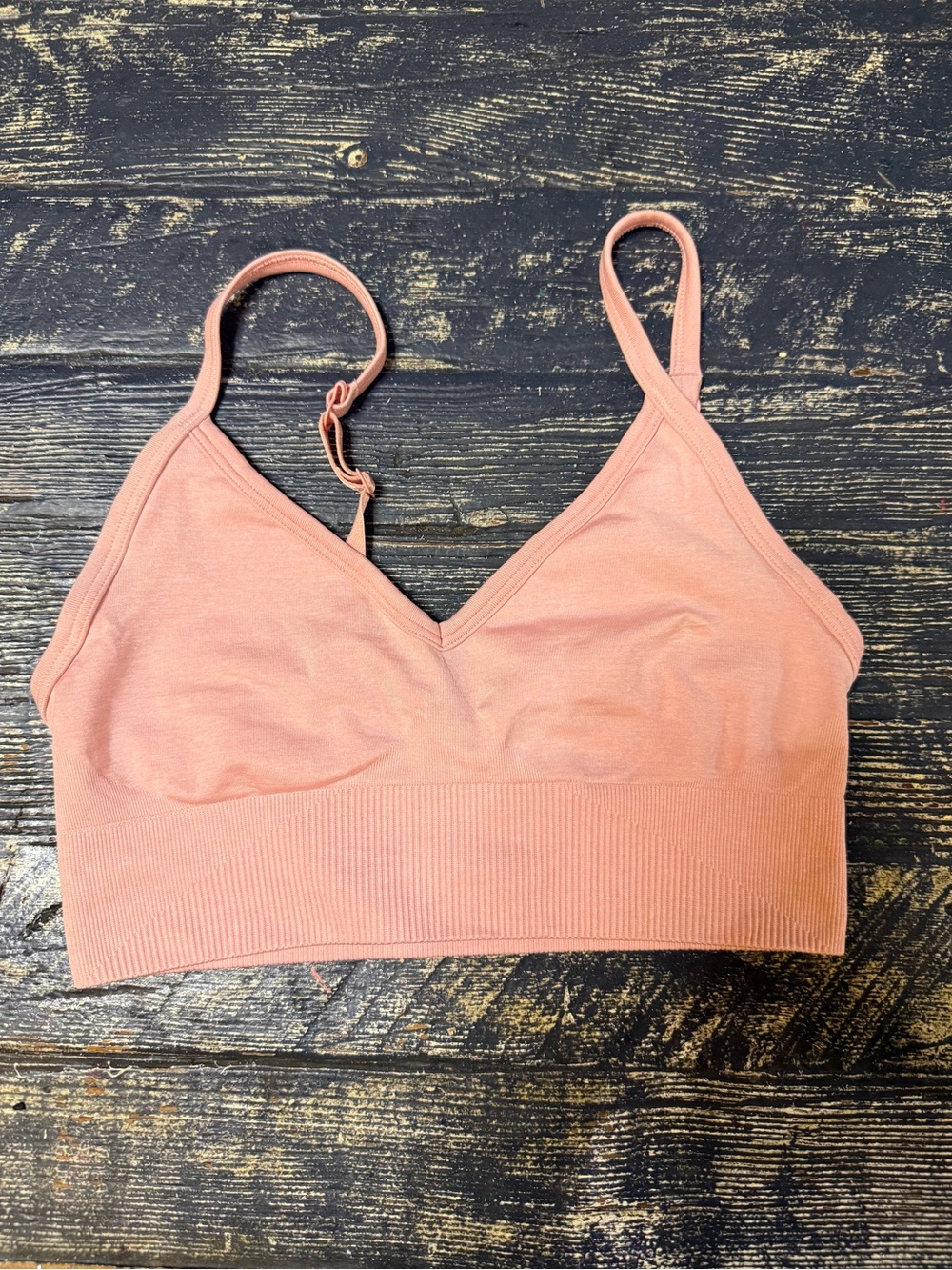 Lululemon NWOT Seamless V-Neck Bralette in Dusty Rose
